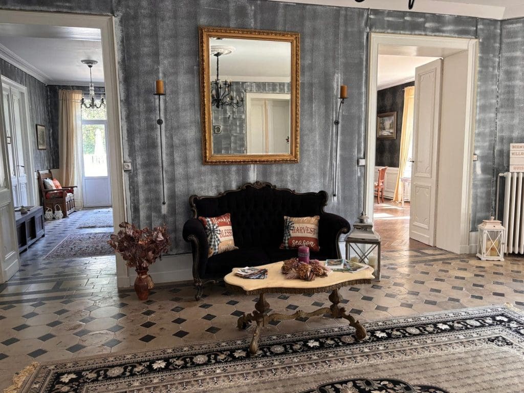 Vintage-style living room inside Domaine La Gazaille de Camille