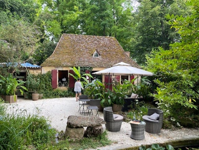 Bar Restaurant La Bambousaie in La Roque-Gageac garden